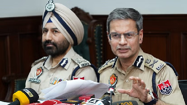 Breaking News : ऑपरेशन सिंदूर की जानकारी पाकिस्तान भेजने वाला जासूस गिरफ्तार, पंजाब से 20 ISI एजेंटों को भेजी थी सूचना