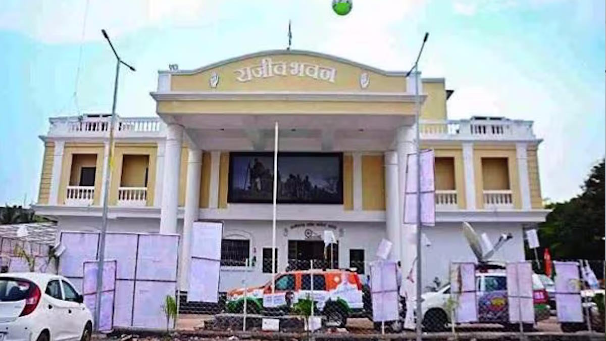 NSUI प्रदेश कार्यकारिणी की बैठक से प्रदेश अध्यक्ष दीपक बैज का मोबाइल पार, राजीव भवन में कार्यकर्ता के रूप में क्या घुस आया था चोर!