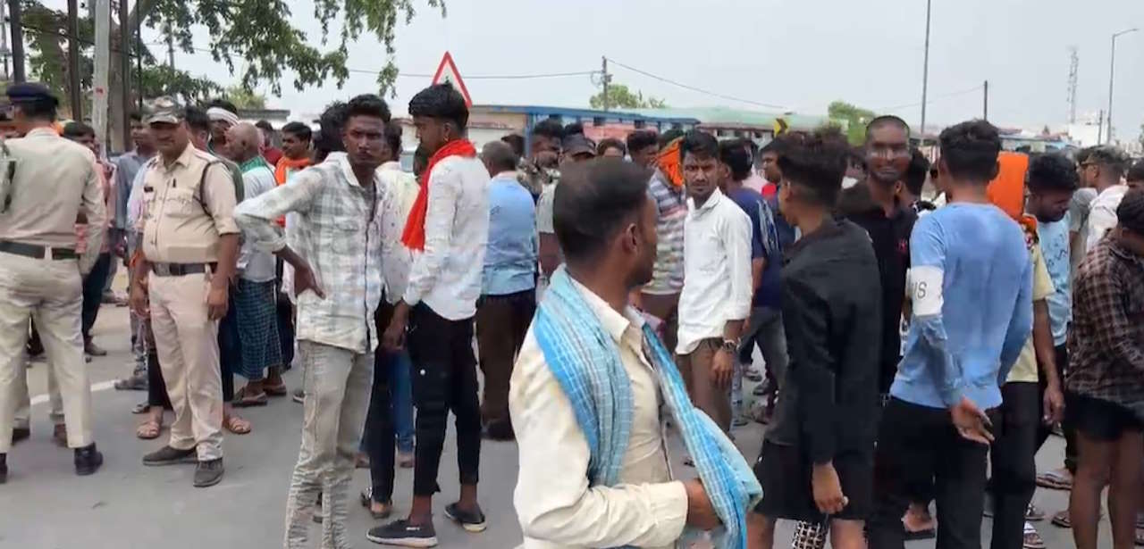 सरपंच की कार्यशैली के खिलाफ उपसरपंच और पंचों ने खोला मोर्चा, नेशनल हाइवे पर किया चक्काजाम…