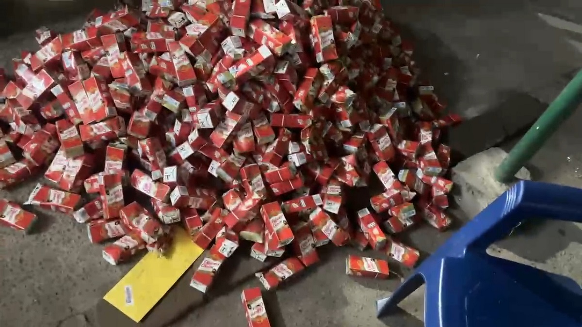 Illegal Liquor Case : स्कॉर्पियो को हाईवा ने पीछे से मारी टक्कर, शराब की खेप सड़क पर बिखरी, प्रशासन पर उठ रहे सवाल