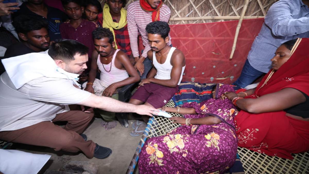 Muzaffarpur Rape Murder Case: पीड़िता के परिजनों से मिले तेजस्वी यादव, पार्टी की ओर से दी आर्थिक सहायता राशि