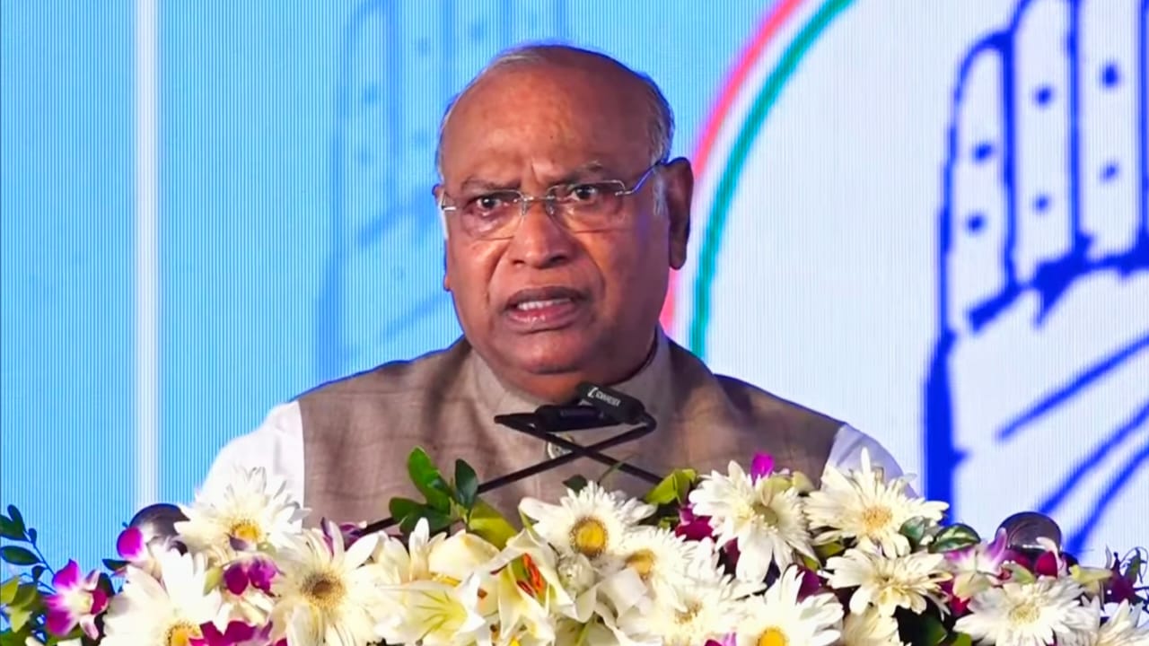 ओडिशा में बरसे मल्लिकार्जुन खड़गे, भाजपा सरकार पर किया तीखा हमला