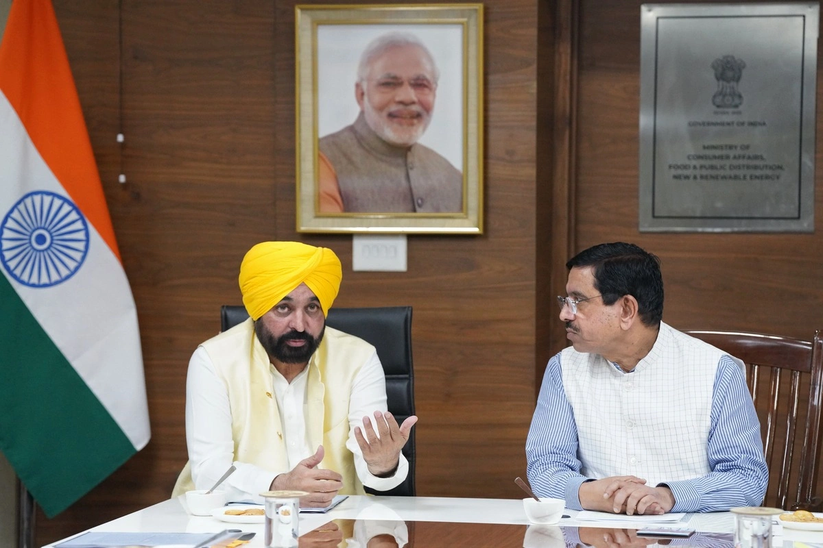 दिल्ली में केंद्रीय मंत्री प्रह्लाद जोशी और पंजाब के मुख्यमंत्री भगवंत मान की अहम बैठक, पांच बिंदुओं पर बनी सहमति