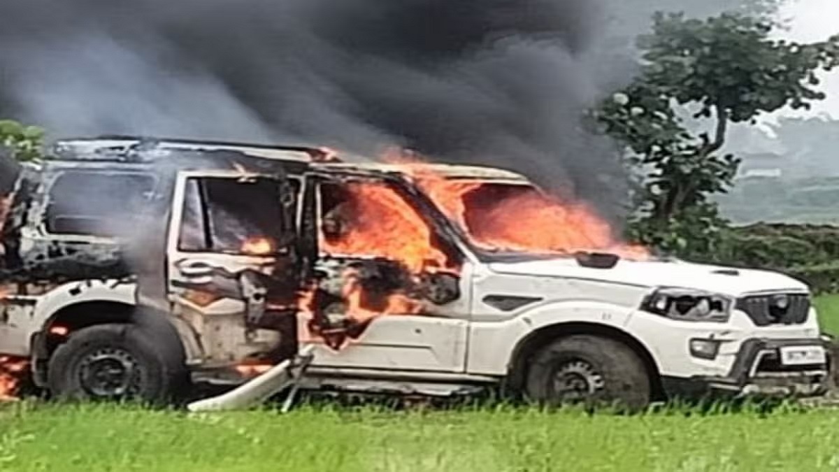 गयाजी में पुलिस की गाड़ी से युवक की मौत के बाद भारी बवाल, नाराज ग्रामीणों ने फूंक डाली स्कॉर्पियो, दो पुलिसकर्मी घायल