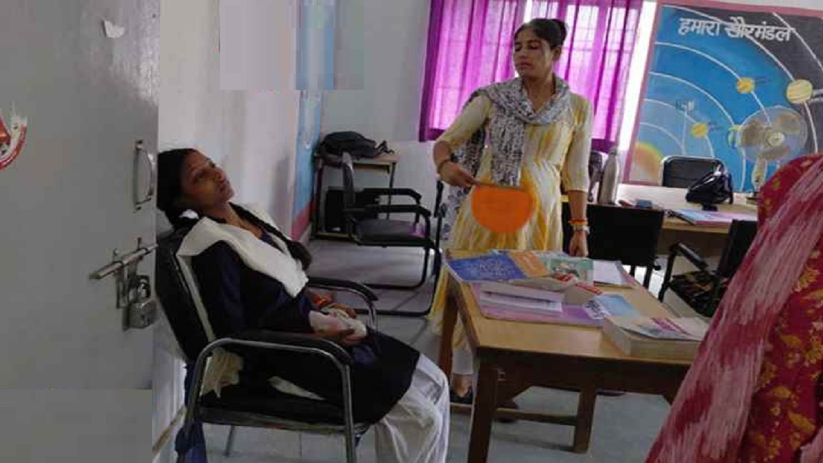 पटना: पढ़ाई करते-करते अचानक बेहोश हो गई कई छात्राएं, स्कूल में मची अफरा-तफरी, सभी का इलाज जारी