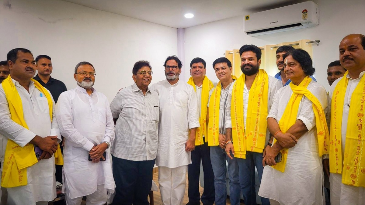 बिहार चुनाव से पहले जन सुराज को मिली दोहरी ताकत,  पार्टी में शामिल हुए भोजपुरी के सुपरस्टार रितेश पांडे और पूर्व IPS जय प्रकाश सिंह