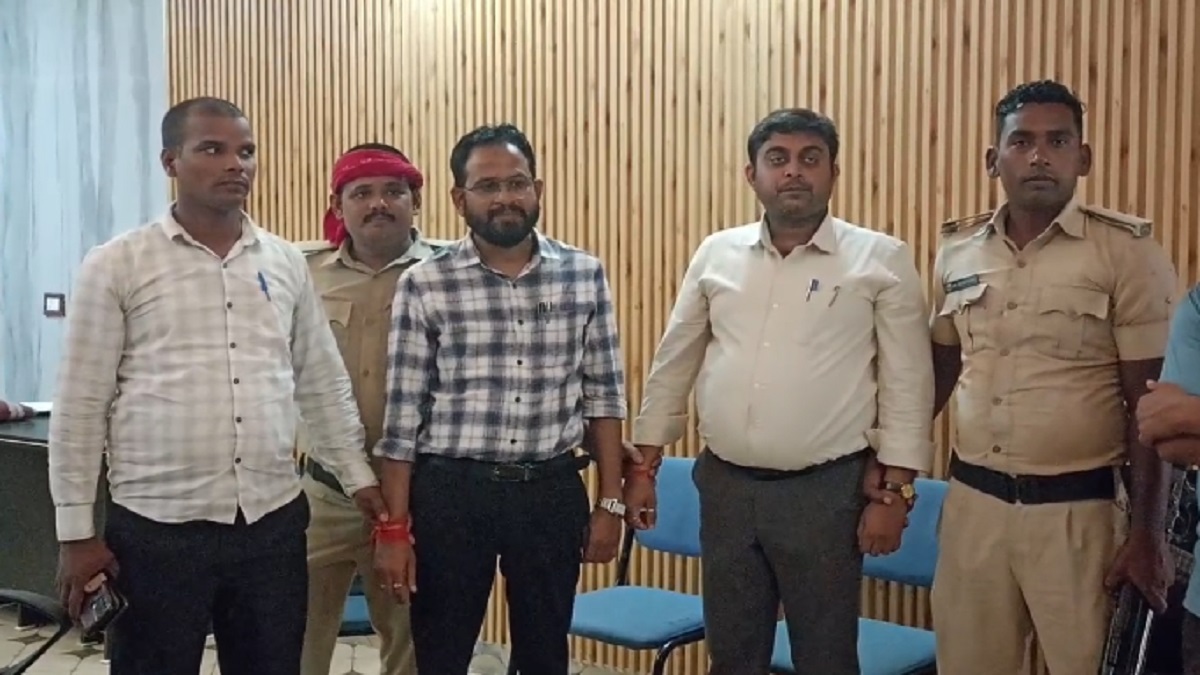 जमुई मत्स्य कार्यालय में निगरानी विभाग की बड़ी कार्रवाई, 50 हजार का घूस लेते रंगे हाथों गिरफ्तार हुए दो पदाधिकारी