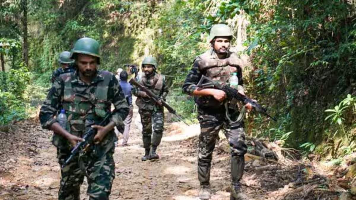 ‘जवान का पेट फाड़ कर बम प्लांट’ करने वाला वांटेड नक्सली योगेंद्र गंझू गिरफ्तार, तीन अन्य भी पकड़े गए