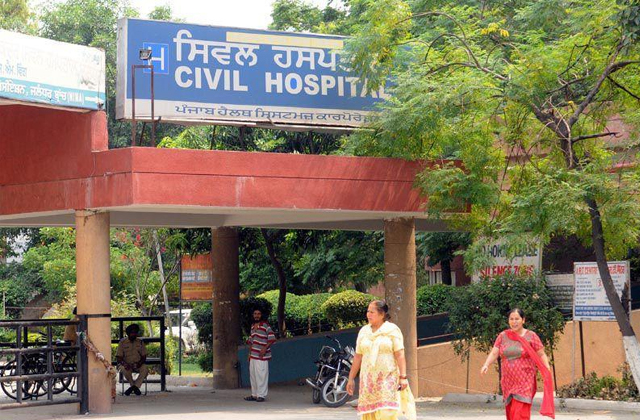 सिविल अस्पताल में मरीजों के सेहत के साथ खिलवाड़, टेक्नीशियन के जगह ड्यूटी पर था धोबी