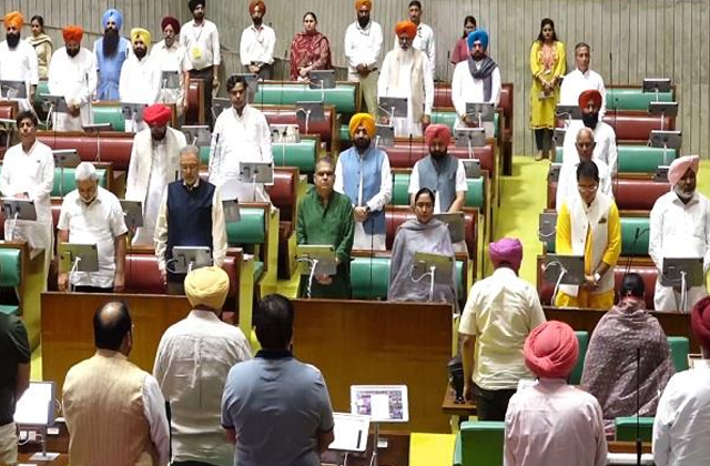 पंजाब विधानसभा में हंगामा, कांग्रेस विधायकों ने किया सदन से वॉकआउट