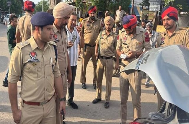 378 पुलिसवालों की निगरानी में बनाए हाईटेक नाके, हुई जमकर चेकिंग