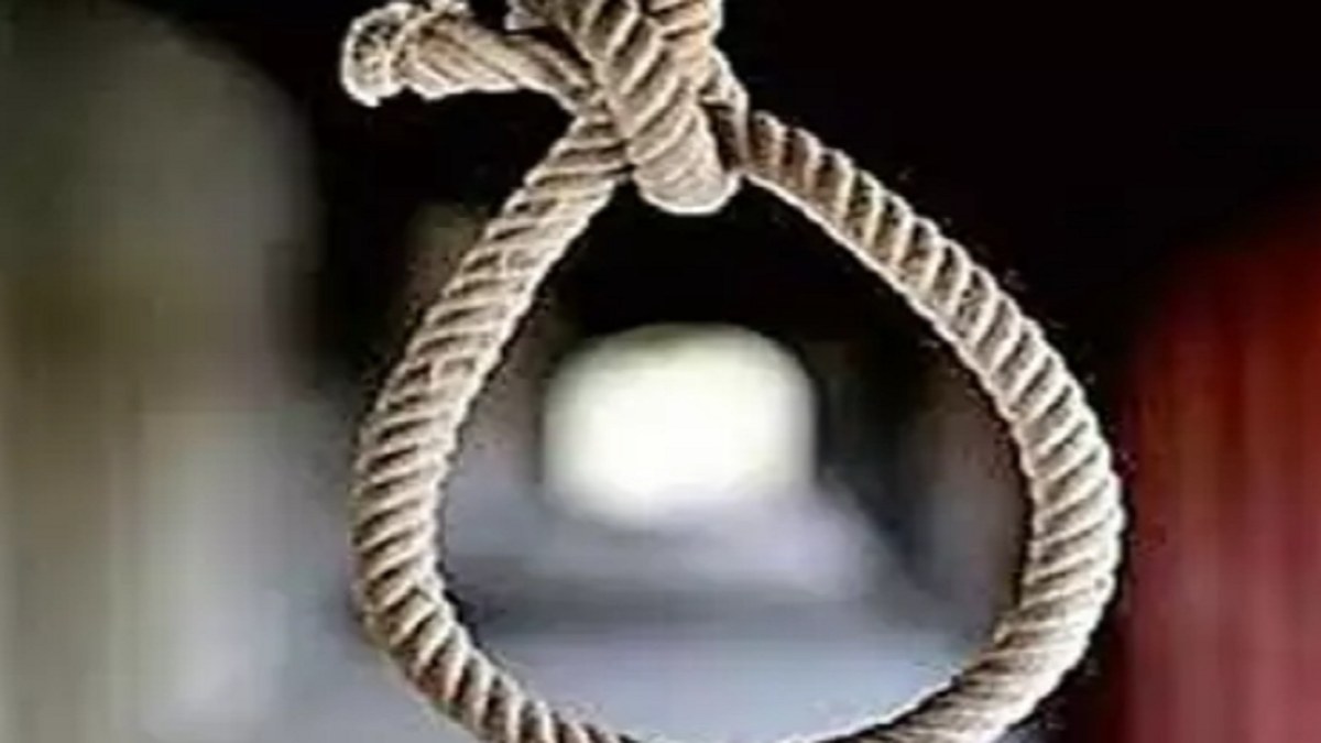 प्रेम-प्रसंग में आत्महत्या की आशंका: पहले युवक ने दी थी जान, अब प्रेमिका ने लगाई फांसी