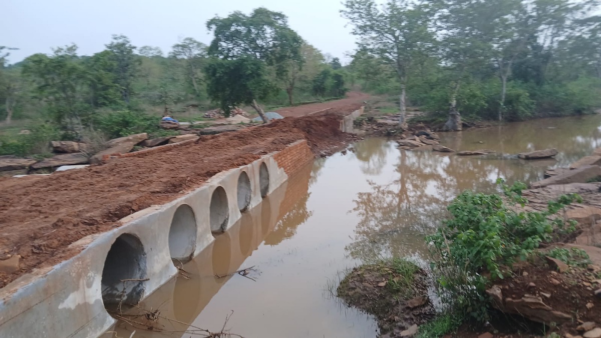 बिहार में भ्रष्टाचार की भेंट चढ़ा एक और पुल, दस गांव के लोगों का आवागमन हुआ बाधित
