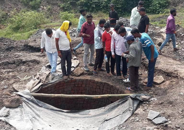 Jharkhand: धनबाद में अवैध कोयला खदान ढहने से कई लोगों के दबे होने की आशंका, विपक्ष का आरोप- ’15 मजदूरों की मौत छुपा रही राज्य सरकार’