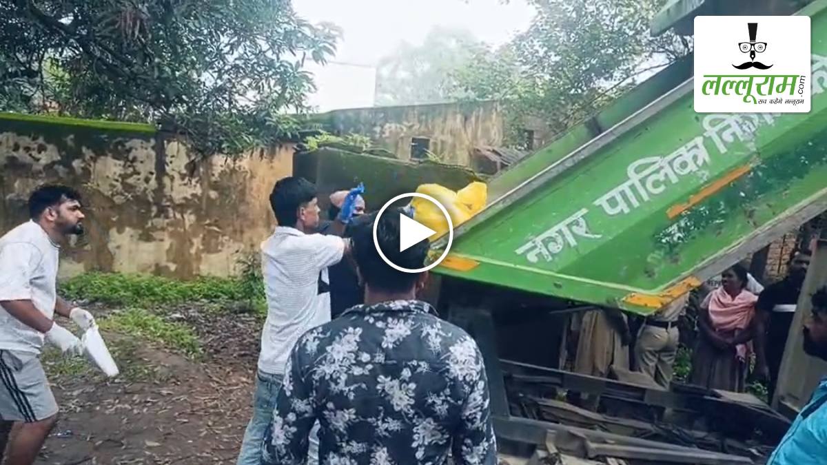इंसानियत हुई शर्मसार: लावारिस अवस्था में मिली थी महिला की अधजली लाश, कचरा उठाने वाली गाड़ी में डालकर लाया गया अस्पताल