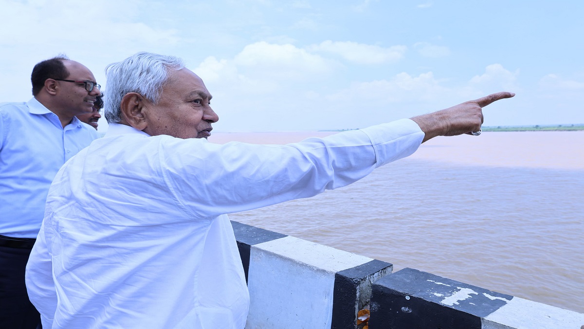 मुख्यमंत्री नीतीश ने गंगा नदी के बढ़ते जलस्तर का लिया जायजा, मौजूद रहे कई वरिष्ठ अधिकारी