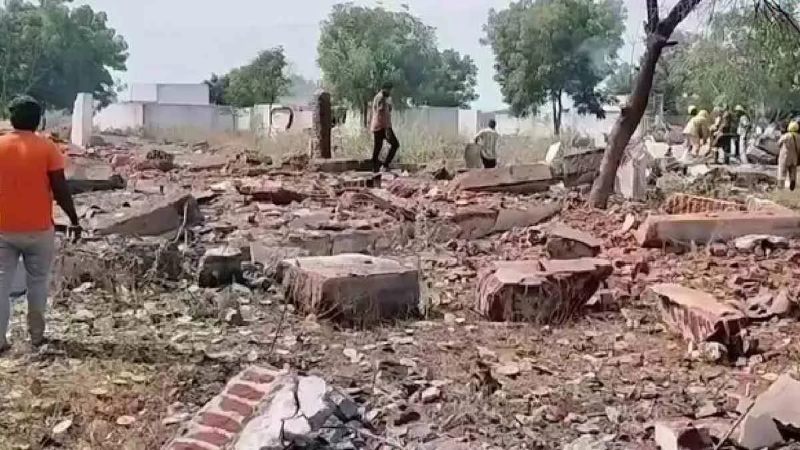 Tamil Nadu Firecracker Factory Explosion : तमिलनाडु की पटाखा फैक्ट्री में जोरदार धमाके के बाद लगी आग, 5 की मौत