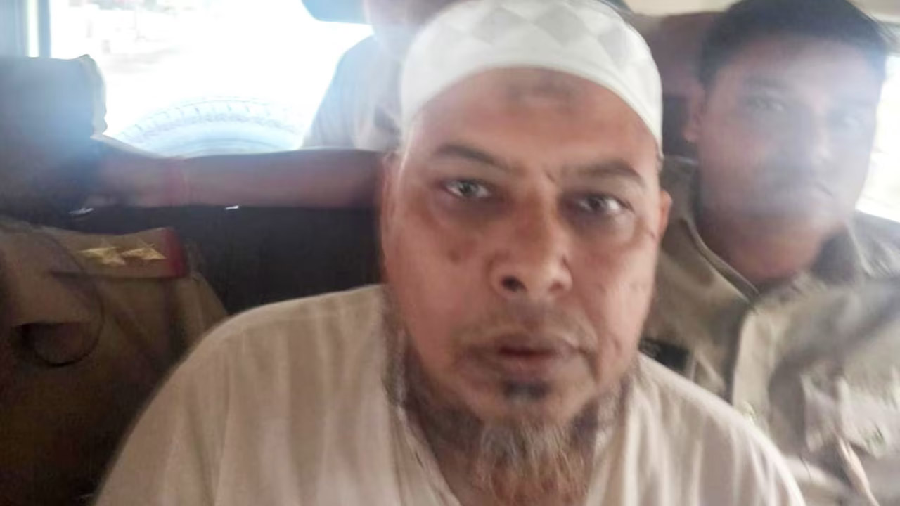 दिल्ली में अवैध धर्मांतरण गिरोह का पर्दाफाश, मास्टरमाइंड अब्दुल रहमान के 2 बेटे और बहू गिरफ्तार, पत्नी फरार