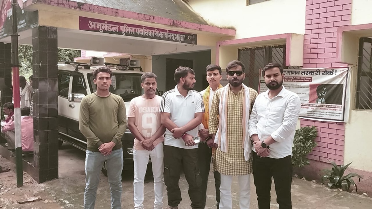 Kaimur News  : सोशल मीडिया पर आपत्तिजनक टिप्पणी से कैमूर में तनाव, समाज ने थाना में दिया आवेदन, गिरफ्तारी की मांग