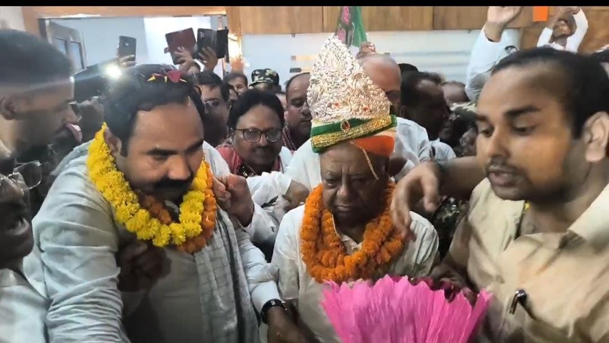 Bihar RJD News : राजद प्रदेश अध्यक्ष को सिक्कों से तौला पहनाया चांदी का मुकुट, नेता बोले, पूरी ताकत से मैदान में उतरेगी पार्टी