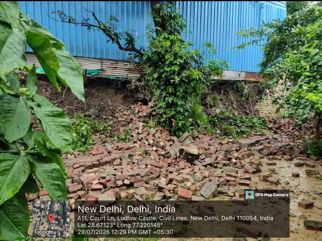 दिल्ली में बारिश के बीच बड़ा हादसा, LG आवास के पास दीवार ढही, मां-बेटे की मौत, 2 घायल