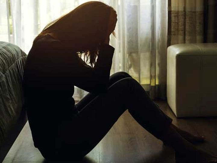 शादी का झांसा, रेप और ब्लैकमेल से तंग आकर 19 साल युवती ने पिया एसिड, युवक पर मामला दर्ज