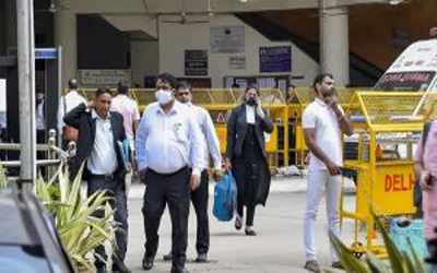 बार एसोसिएशन का अनोखा फरमान, सफेद शर्ट-काली पेंट सिर्फ वकीलों के लिए, आम लोग नहीं पहन सकते