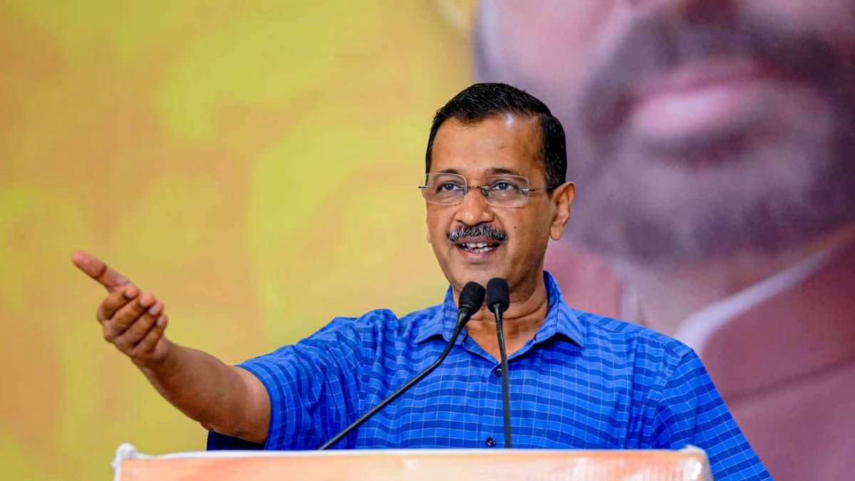‘स्कूल बना दें, तकलीफ होती है’, बच्ची की अपील पर भावुक हुए अरविंद केजरीवाल, वीडियो के साथ शेयर कर बोले- ‘नेताओं को शर्म आनी चाहिए’