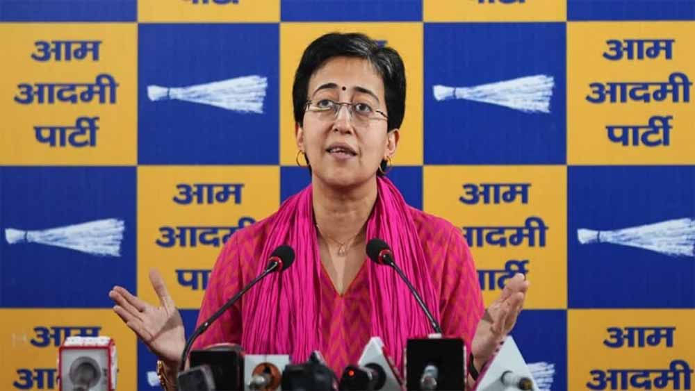 AAP नेता आतिशी का दावा, दिल्ली के इन 2 इलाकों में झुग्गियों पर चलने वाला है बुलडोजर, दिखाया नोटिस