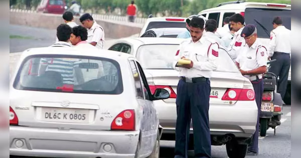 Delhi: जब्त पुरानी गाड़ियां वापस पाने के लिए 3 हफ्ते में दावा जरूरी, जानिए क्या हैं जब्त वाहन वापस पाने की प्रक्रिया