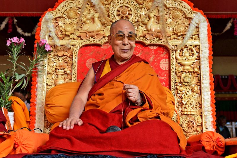 दलाई लामा के मामले पर चीन ने दिखाई धौंस, तो MEA ने साफ किया स्टैंड, कहा – ‘धर्म और विश्वास के मामले पर…’