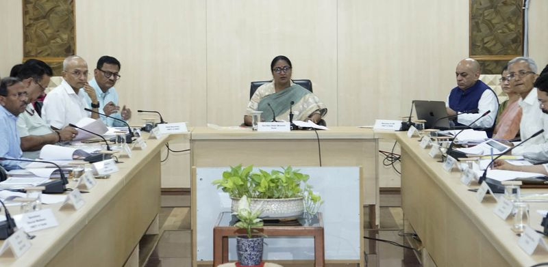 CM रेखा गुप्ता ने शिक्षा विभाग की समीक्षा बैठक में लिए कई अहम फैसले, स्कूलों की सुविधाओं, डिजिटल शिक्षा पर जोर