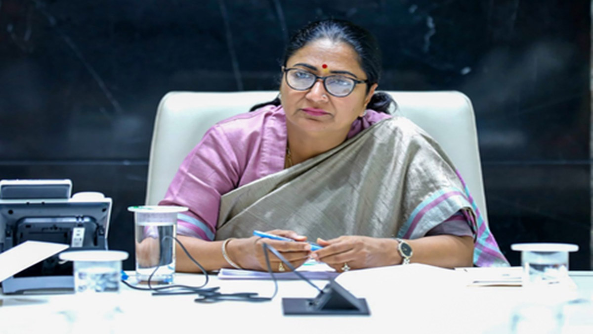 रेखा गुप्ता सरकार का आदेश, DM-SDM को बैठक में बुलाने से पहले मंत्रियों को मुख्य सचिव से 48 घंटे पहले लेनी होगी अनुमति