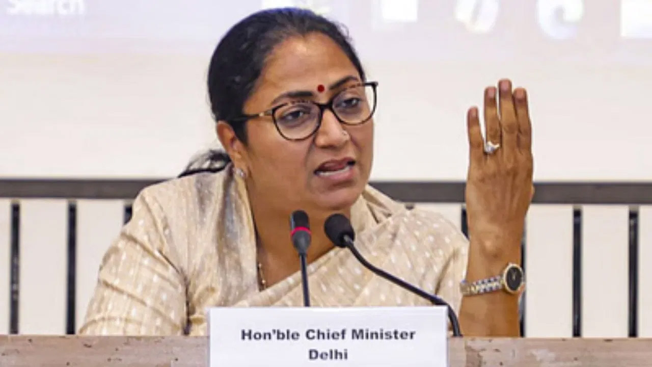 CM रेखा गुप्ता ने झुग्गीवासियों के लिए किया ऐलान, सरकार झुग्गी बस्तियों के लिए उचित पुनर्वास करेगी सुनिश्चित
