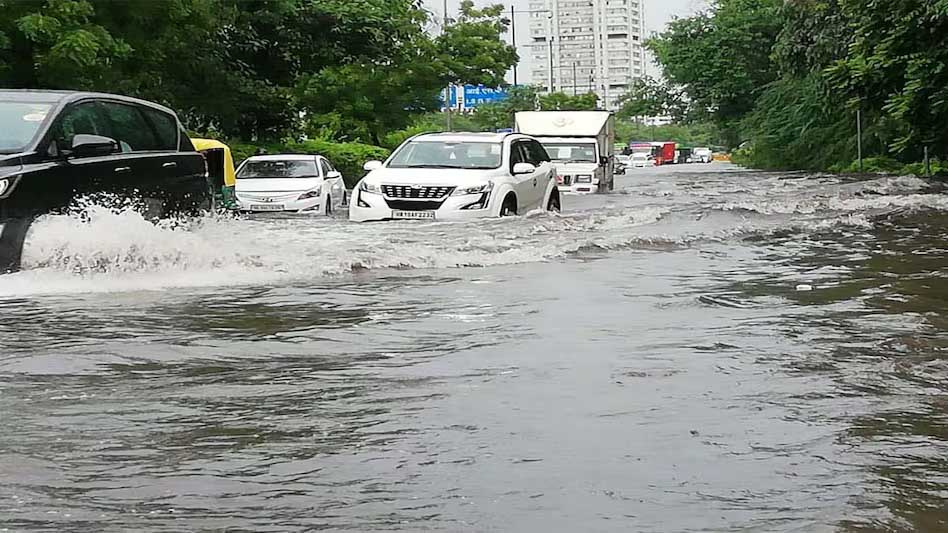 दिल्ली-NCR में भारी बारिश, कई इलाकों में जलभराव-ट्रैफिक जाम, IMD का रेड अलर्ट जारी