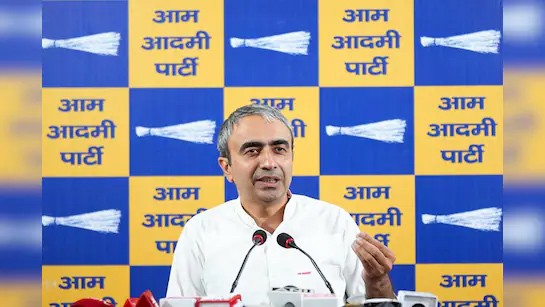 AAP नेता अनुराग ढांडा का बीजेपी पर हमला, कहा- BJP के सारे इंजन कबाड़, गरीबों घर तोड़ने के बाद अब दिल्ली को डुबाने की योजना