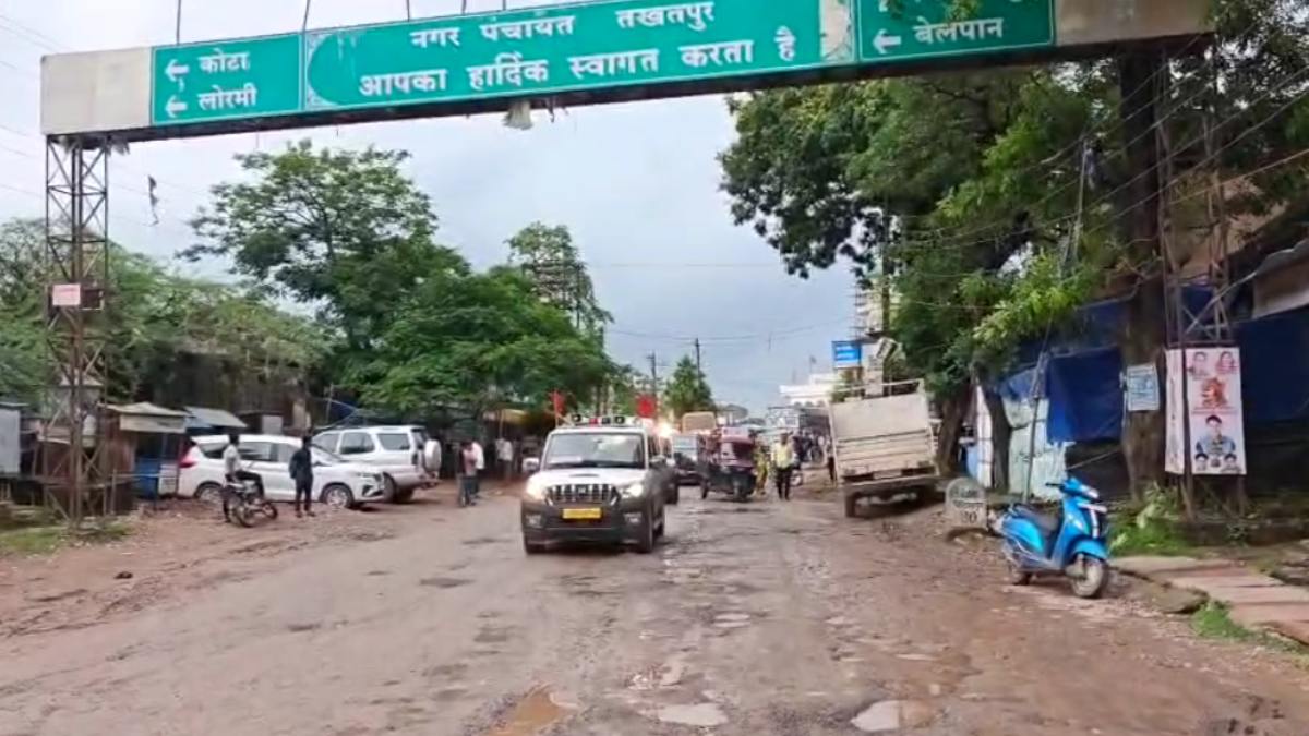 चक्काजाम में फंसा केंद्रीय राज्य मंत्री का काफिला, प्रदर्शनकारियों ने नहीं दिया रास्ता तो लिया U-टर्न, देखें VIDEO…
