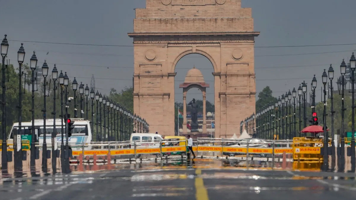 दिल्लीवाले तेज धूप और उमस से हुए बेहाल, IMD ने जारी किया बारिश का अलर्ट