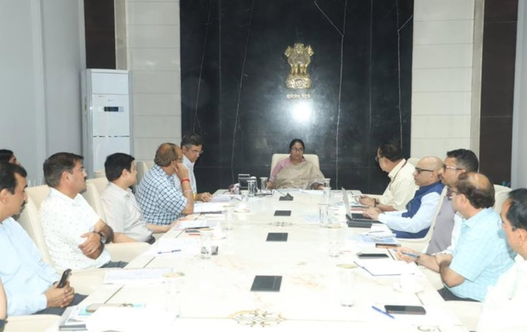 दिल्ली में जलभराव पर CM रेखा गुप्ता सख्त, जलनिकासी की निगरानी पर अधिकारियों को दिए सख्त निर्देश