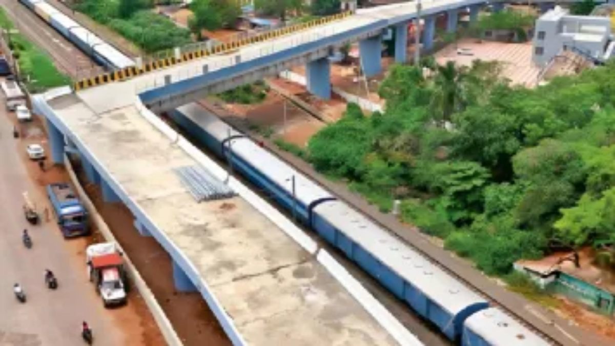 भोपाल के 90 डिग्री ब्रिज विवाद के बाद बड़ा फैसला: प्रदेश के 355 फ्लाईओवर और ROB की डिजाइन रद्द, निर्माण कार्य बंद