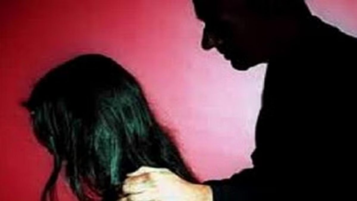 स्विमिंग सिखाने की आड़ में नाबालिग से छेड़छाड़: परिजनों की शिकायत पर पुलिस ने दर्ज की FIR, कुछ समय पहले ही नगर निगम से रिटायर्ड हुआ है आरोपी 