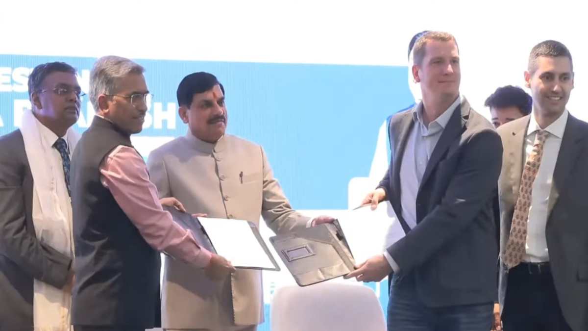 बार्सिलोना में सीएम डॉ. यादव का जलवा, मुरीद हुई टेक जायंट कंपनी सबमर, विजिट के कुछ घंटों बाद ही कर लिया MOU