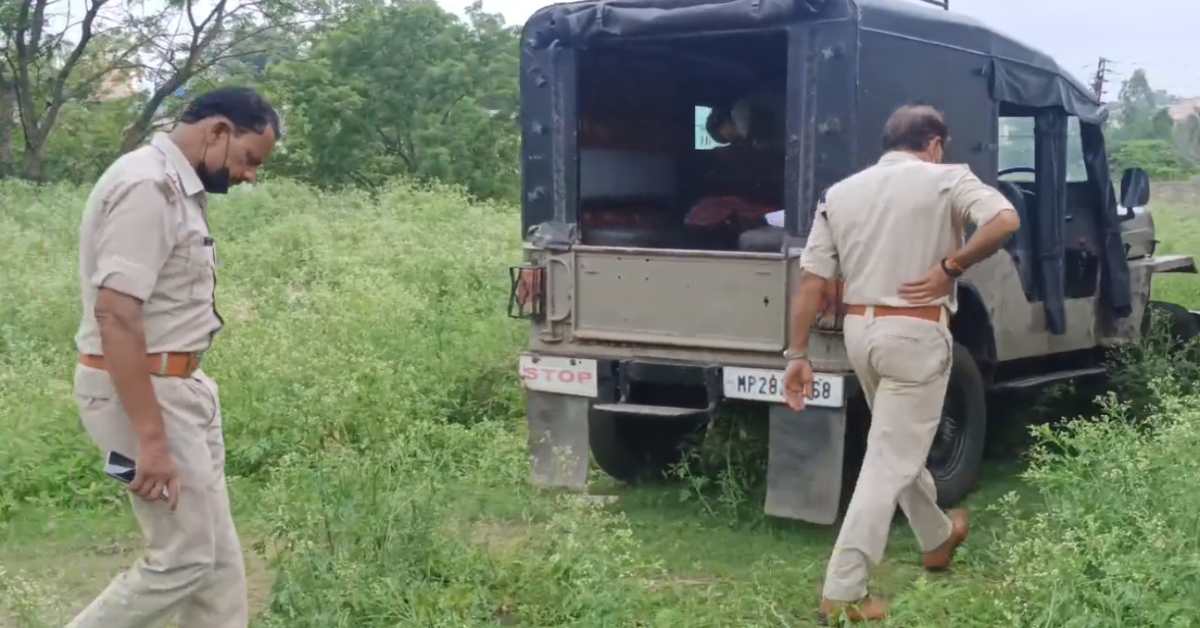 कैसे हुई मौत ? जंगल में महिला का मिला शव, खून से लथपथ लाश देख ग्रामीणों के उड़े होश, जताई जा रही ये आशंका
