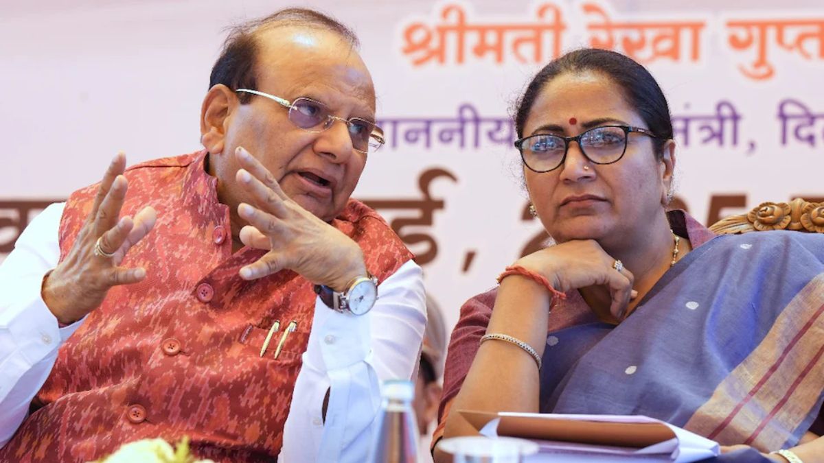 पुरानी गाड़ियों पर रोक का Delhi LG विनय सक्सेना ने किया विरोध, CM रेखा गुप्ता को पत्र लिखकर बोले- अभी दिल्ली ऐसे फैसले के लिए तैयार नहीं