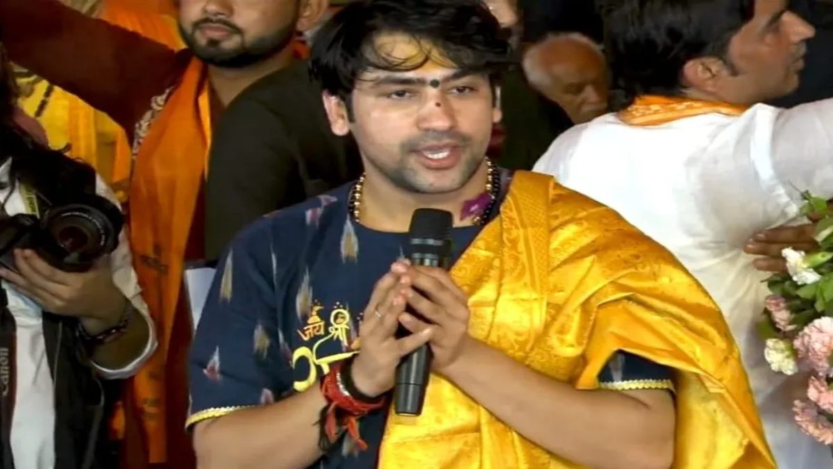 Dhirendra Shastri On Bhagwa-E-Hind: धीरेंद्र शास्त्री के बयान पर कांग्रेस सांसद की प्रतिक्रिया, कहा- झूठे अध्यात्म का प्रचार कर रहे हैं