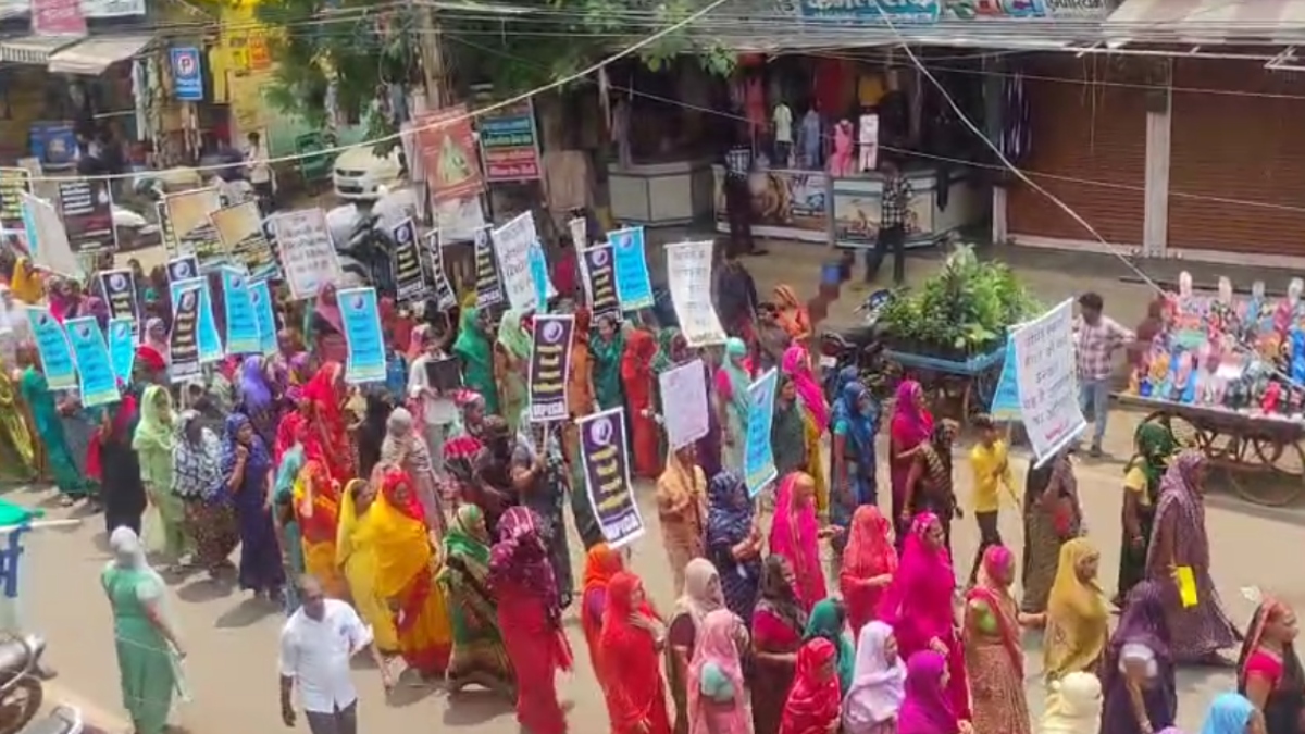 गुना में स्मार्ट मीटरों के खिलाफ फूटा जनआक्रोश: सड़कों पर उमड़ा विशाल सैलाब, बिजली उपभोक्ताओं का उग्र प्रदर्शन