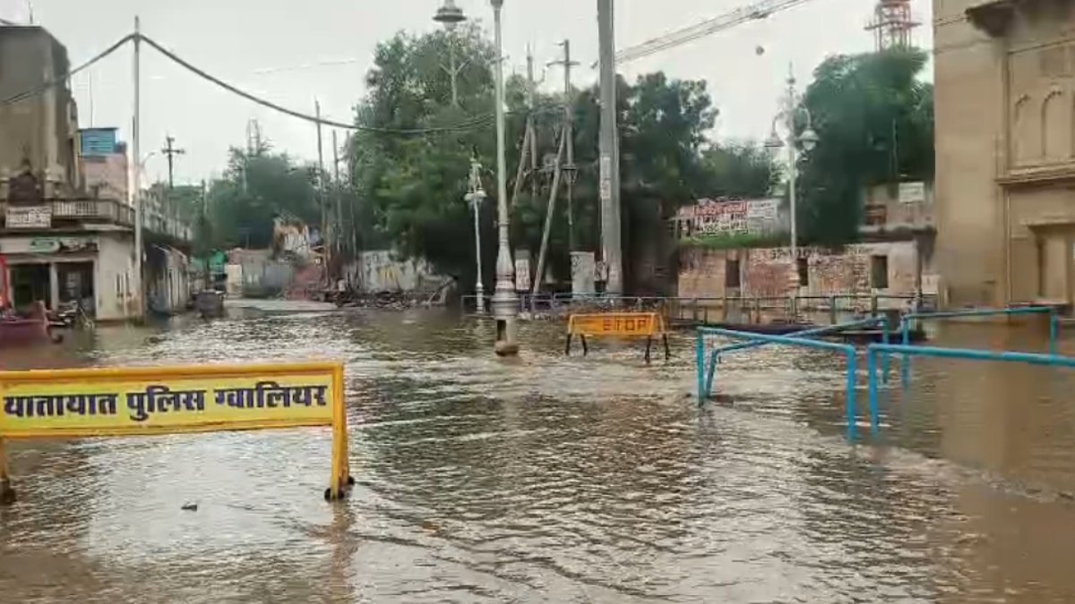ग्वालियर में बारिश ने तोड़ा 90 साल का रिकॉर्ड: बीते 24 घंटे में 180 मिमी गिरा पानी, जलभराव से धंसी सड़कें, भ्रष्टाचार की खुली पोल  