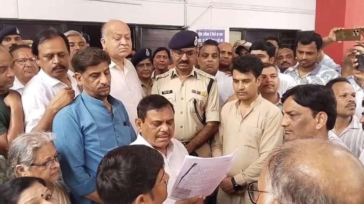 जैन मंदिर पर अतिक्रमण का प्रयास: समाज के लोगों ने एसपी को सौंपा ज्ञापन, असमाजिक तत्वों के खिलाफ कार्रवाई की मांग 