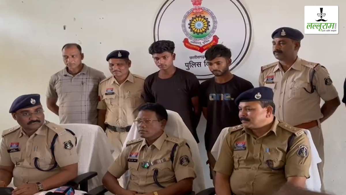 घरों में चोरी करने वाले गैंग का भंडाफोड़: पुलिस ने नाबालिग समेत 3 आरोपियों को किया गिरफ्तार, जेवर-नकदी समेत 4 लाख का माल किया बरामद