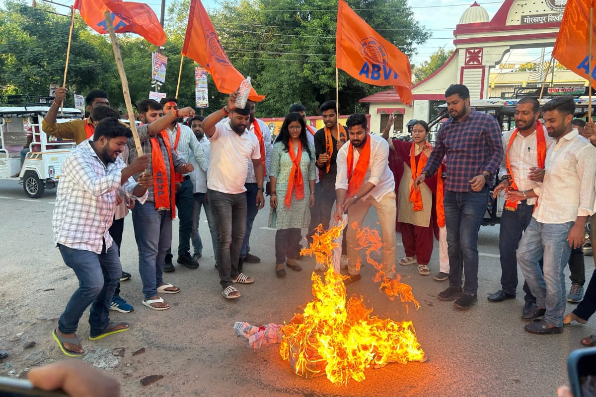 एबीवीपी कार्यकर्ताओं ने सौम्याश्री को श्रद्धांजली देकर निकाला आक्रोश मार्च